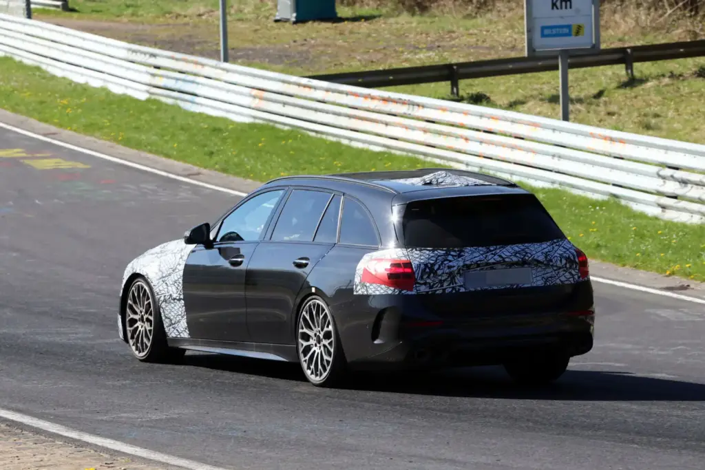 Fotos espía del Mercedes-AMG Clase C: Regreso a los 6 cilindros 12 Motor16 Mercedes AMG Clase C V6 10 Motor16
