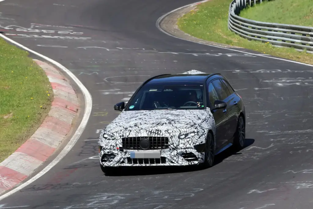 Fotos espía del Mercedes-AMG Clase C: Regreso a los 6 cilindros 4 Motor16 Mercedes AMG Clase C V6 2 Motor16