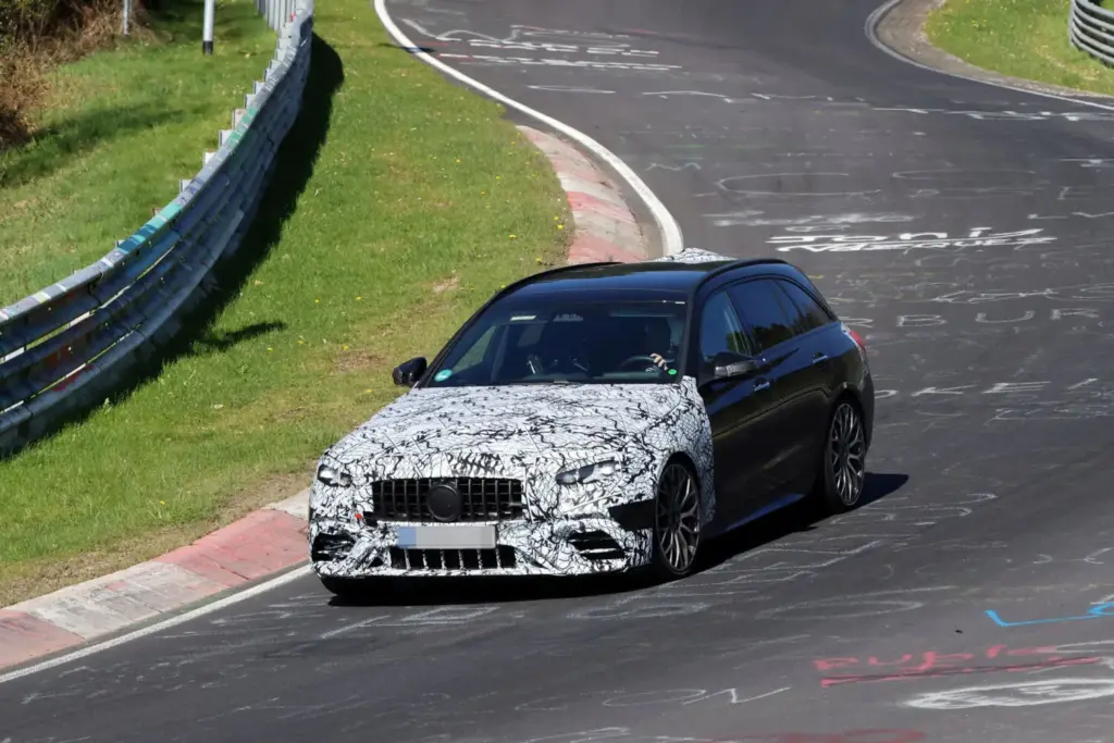 Fotos espía del Mercedes-AMG Clase C: Regreso a los 6 cilindros 5 Motor16 Mercedes AMG Clase C V6 3 Motor16