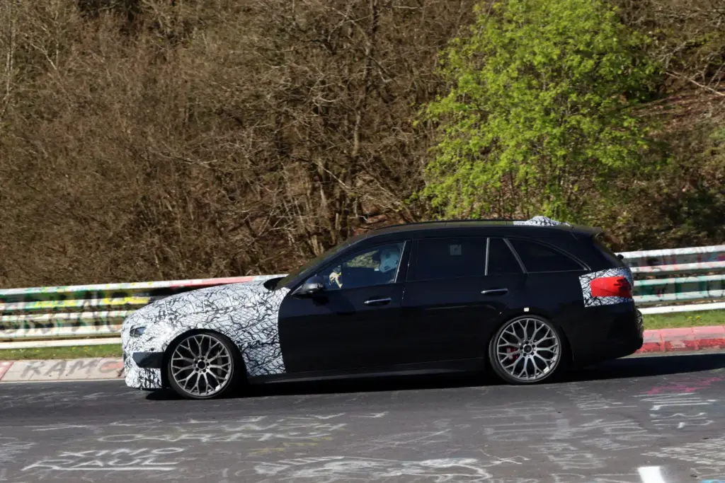 Fotos espía del Mercedes-AMG Clase C: Regreso a los 6 cilindros 1 Motor16 Mercedes-AMG Clase C V6 (7)
