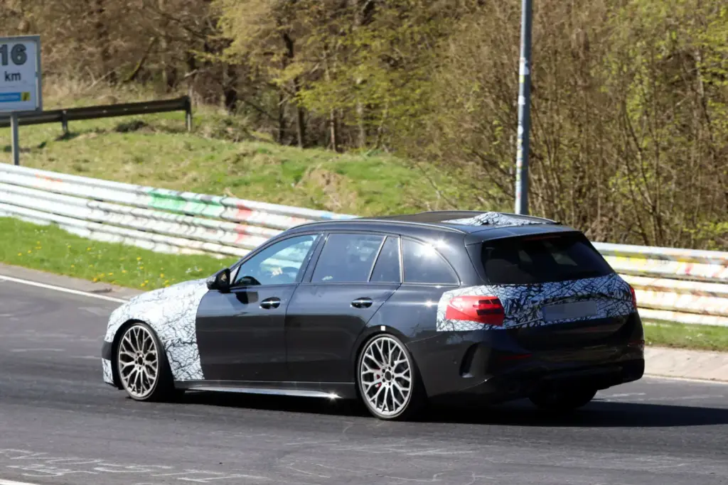 Fotos espía del Mercedes-AMG Clase C: Regreso a los 6 cilindros 11 Motor16 Mercedes AMG Clase C V6 9 Motor16