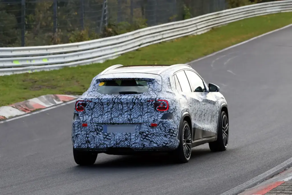 Mercedes AMG GLA 45 electrico 11 Motor16