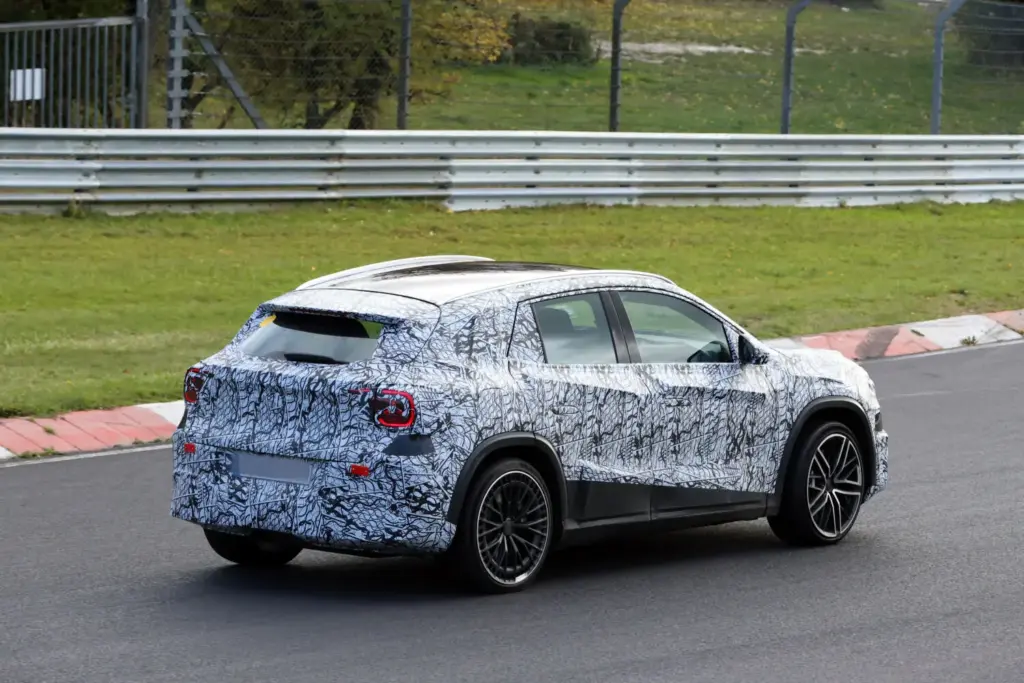 Mercedes AMG GLA 45 electrico 9 Motor16