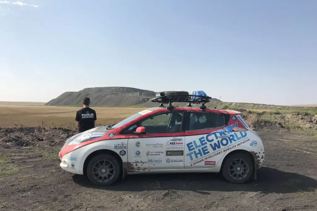 La historia del Nissan LEAF y los dos pioneros que llevan 13 años conduciéndolo por todo el mundo 1 Motor16 NISSAN LEAF 13 ANOS 1 Motor16