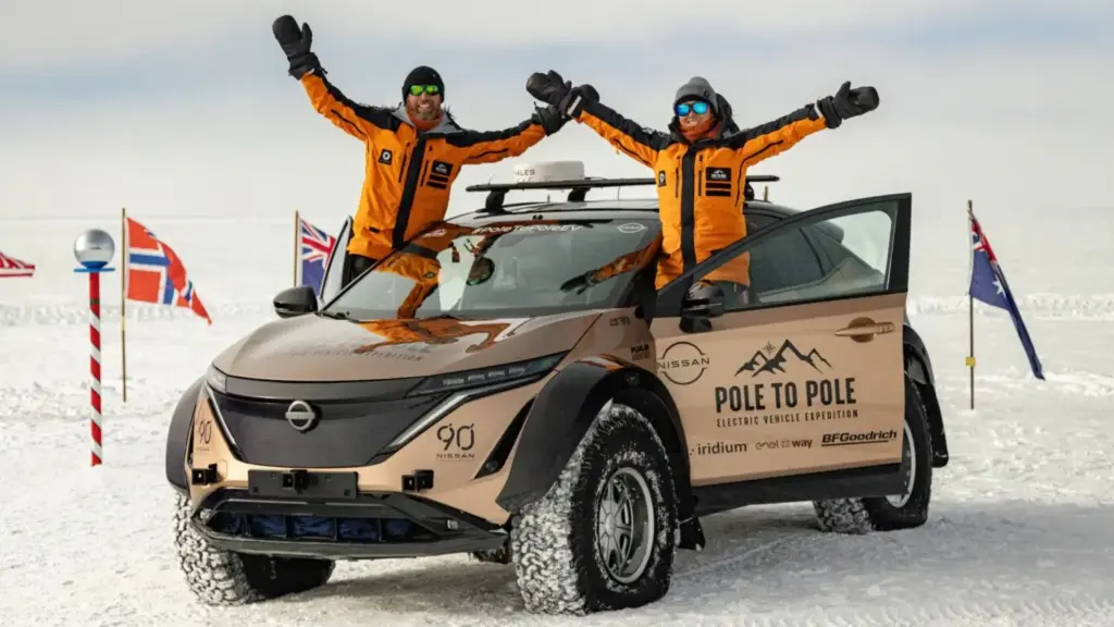 La historia del Nissan LEAF y los dos pioneros que llevan 13 años conduciéndolo por todo el mundo 6 Motor16 NISSAN LEAF 13 ANOS 4 Motor16