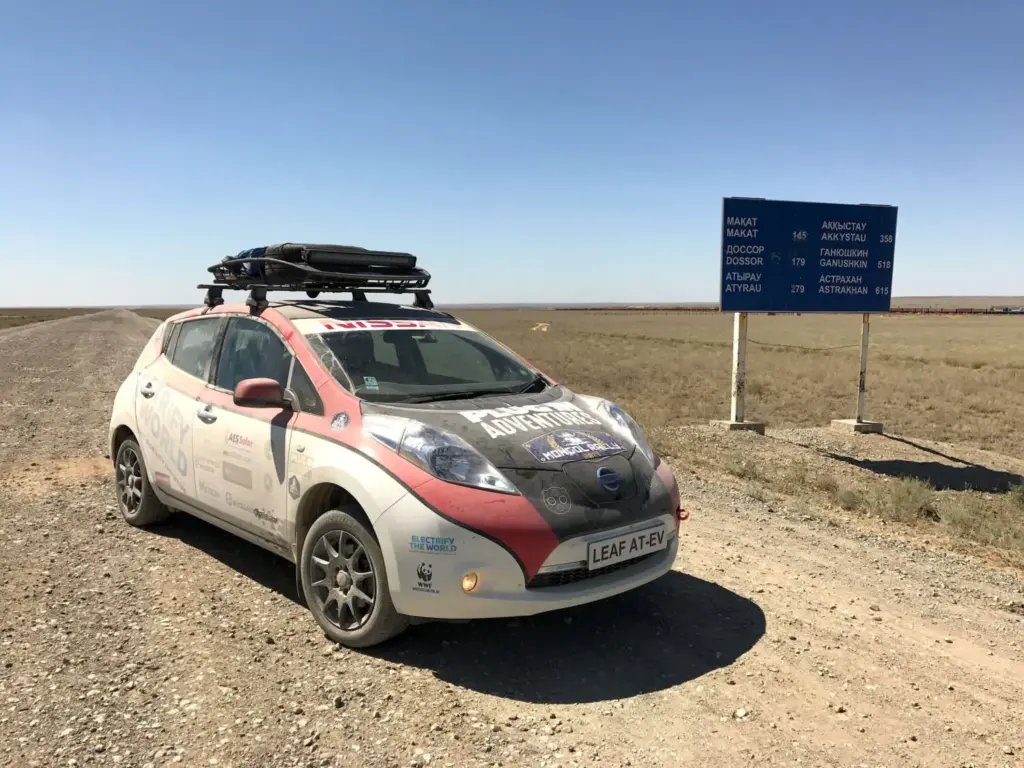 La historia del Nissan LEAF y los dos pioneros que llevan 13 años conduciéndolo por todo el mundo 8 Motor16 NISSAN LEAF MONGOL RALLY 1 Motor16