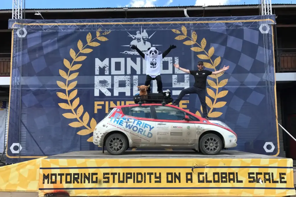 La historia del Nissan LEAF y los dos pioneros que llevan 13 años conduciéndolo por todo el mundo 9 Motor16 NISSAN LEAF MONGOL RALLY 2 Motor16