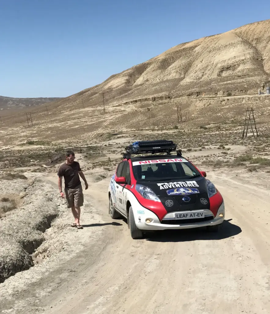 La historia del Nissan LEAF y los dos pioneros que llevan 13 años conduciéndolo por todo el mundo 12 Motor16 NISSAN LEAF MONGOL RALLY 5 Motor16