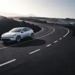 Polestar actualiza el 3 y el 4 con más potencia, carga ultrarrápida y nueva denominación de versiones