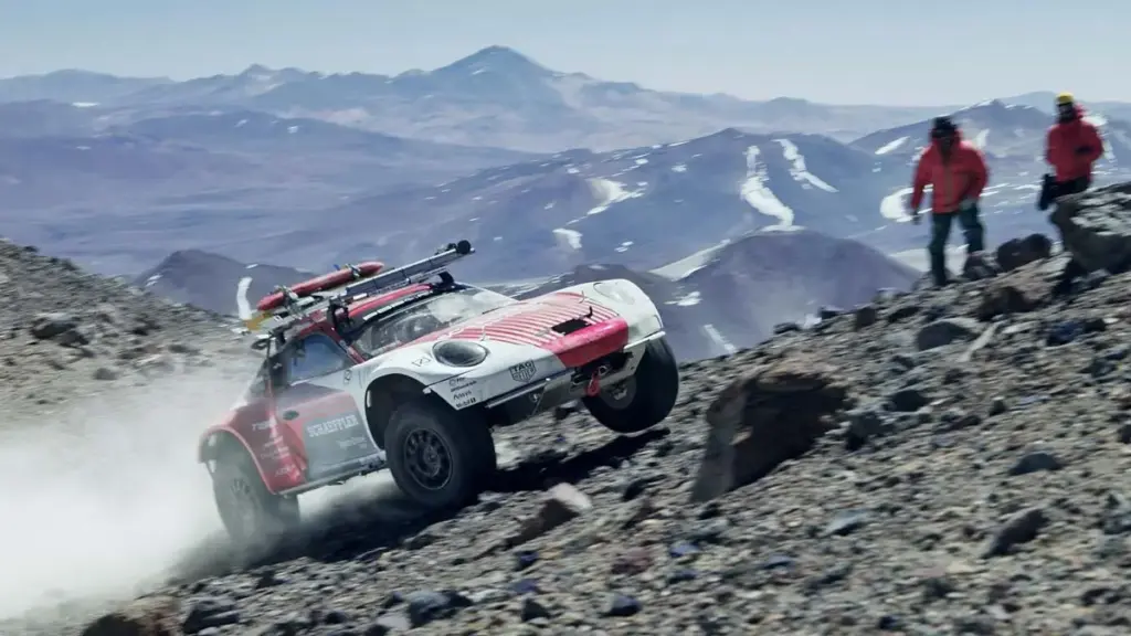 Los dos Porsche 911 que conquistaron el volcán más alto del mundo ya tienen su exposición 4 Motor16 Porsche, récord, altitud, 911
