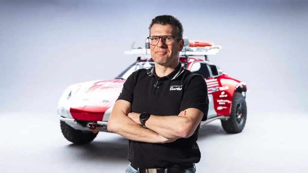 Los dos Porsche 911 que conquistaron el volcán más alto del mundo ya tienen su exposición 2 Motor16 Porsche, récord, altitud, 911, exposición, Jens Kayser