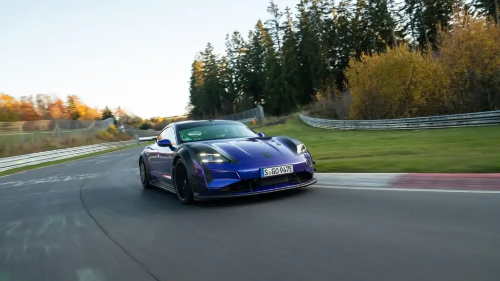 Posche Taycan Turbo GT con Kit Manthey 1 Motor16