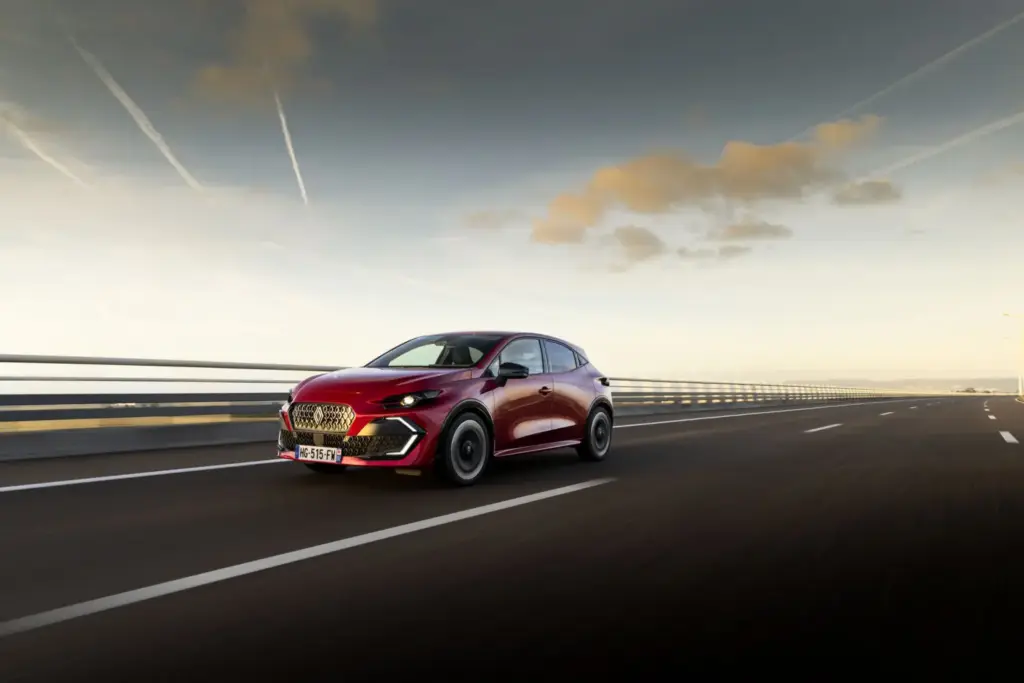 RENAULT Clio Techno Eco G 120 hp EDC 4 Motor16