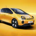 Renault celebra el lanzamiento del Twingo E-Tech eléctrico con un espectáculo musical gratuito en el centro de París