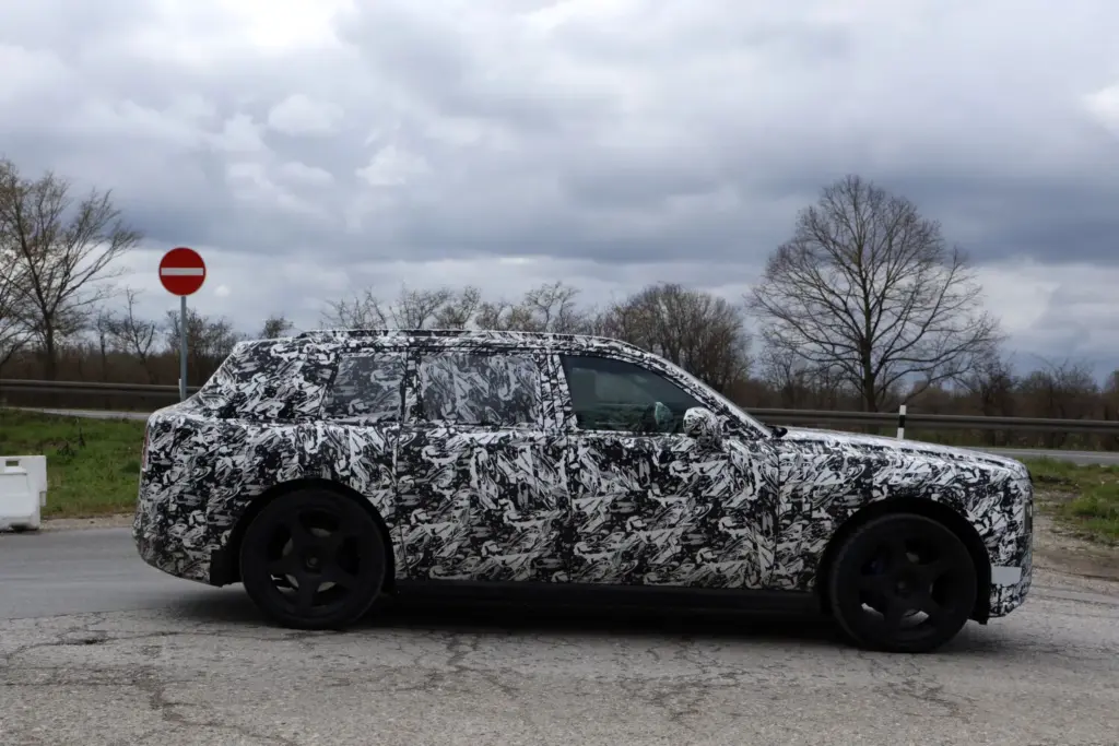 El primer SUV eléctrico de Rolls-Royce desvela uno de sus secretos 2 Motor16 Rolls Royce SUV EV 10 Motor16