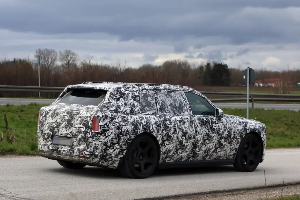 El primer SUV eléctrico de Rolls-Royce desvela uno de sus secretos 16 Motor16 Rolls Royce SUV EV 13 Motor16