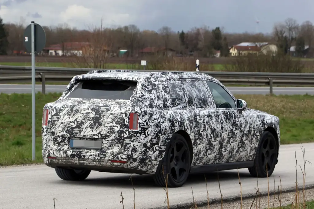 El primer SUV eléctrico de Rolls-Royce desvela uno de sus secretos 18 Motor16 Rolls Royce SUV EV 15 Motor16