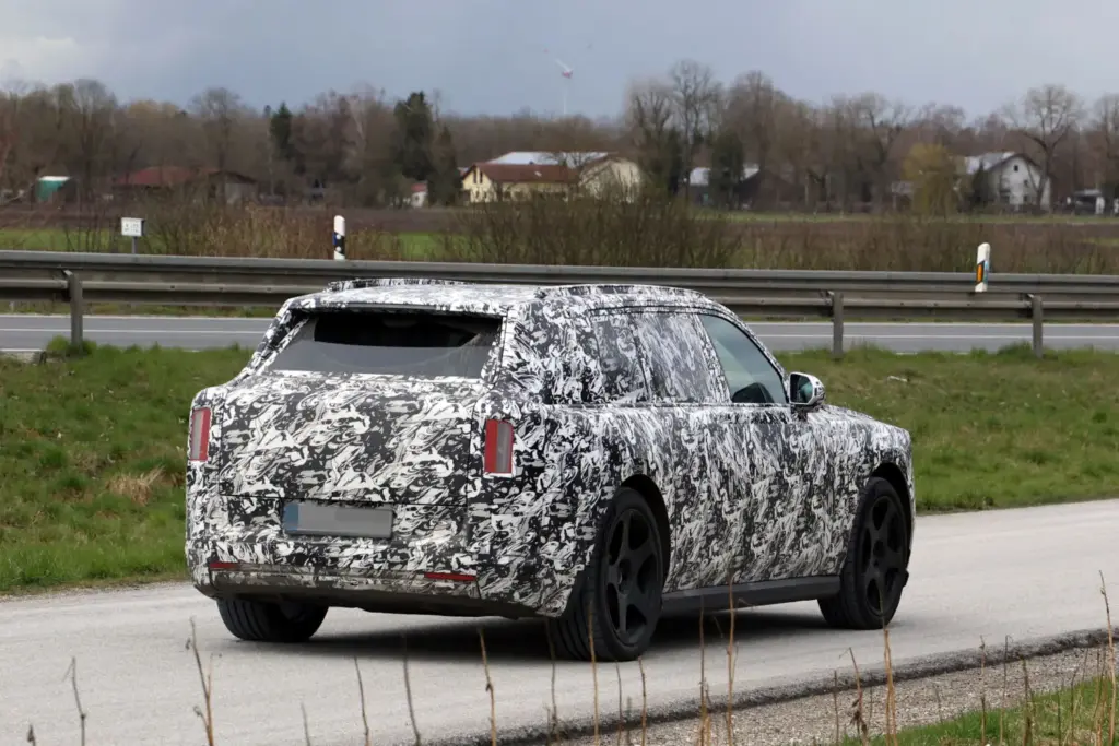 El primer SUV eléctrico de Rolls-Royce desvela uno de sus secretos 19 Motor16 Rolls Royce SUV EV 16 Motor16