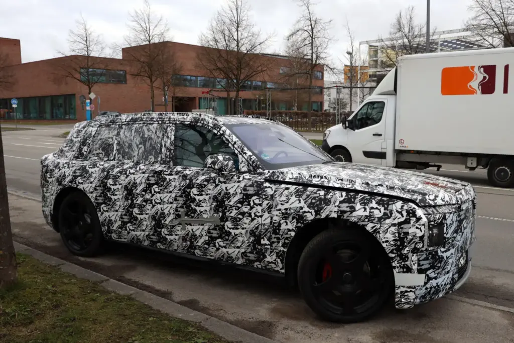 El primer SUV eléctrico de Rolls-Royce desvela uno de sus secretos 21 Motor16 Rolls Royce SUV EV 18 Motor16