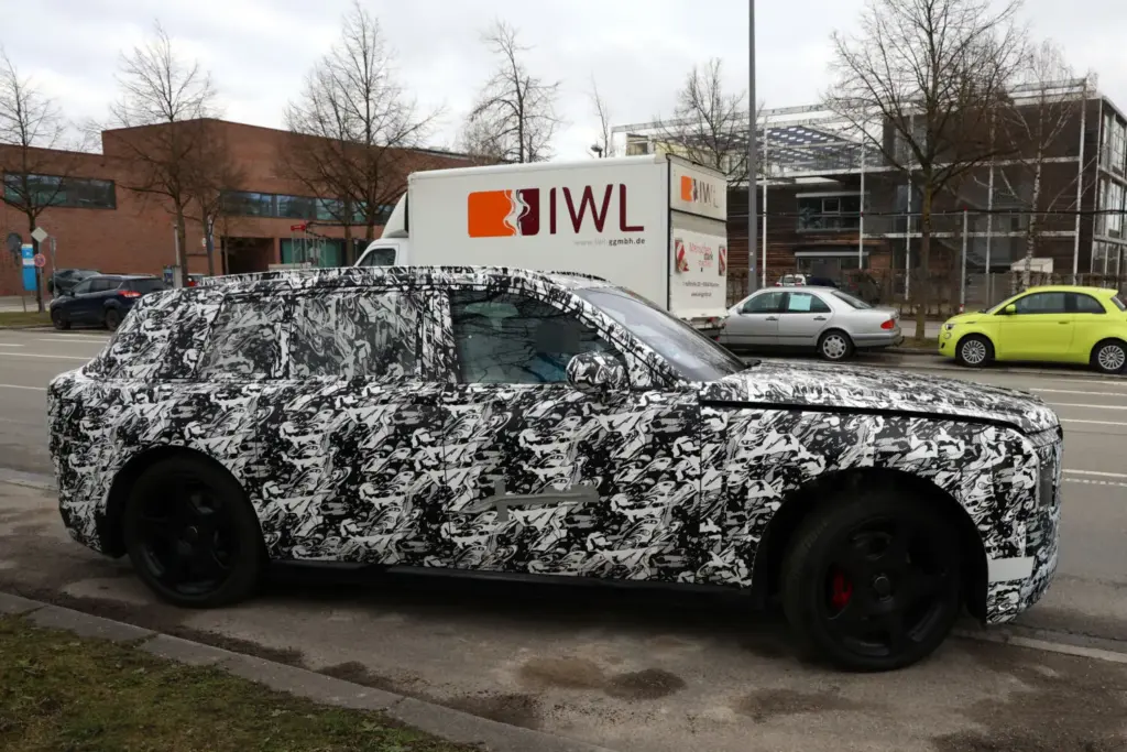 El primer SUV eléctrico de Rolls-Royce desvela uno de sus secretos 22 Motor16 Rolls Royce SUV EV 19 Motor16