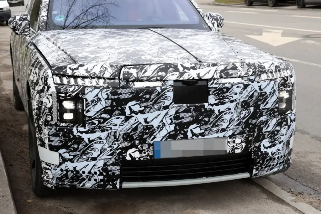 El primer SUV eléctrico de Rolls-Royce desvela uno de sus secretos 5 Motor16 Rolls Royce SUV EV 2 Motor16