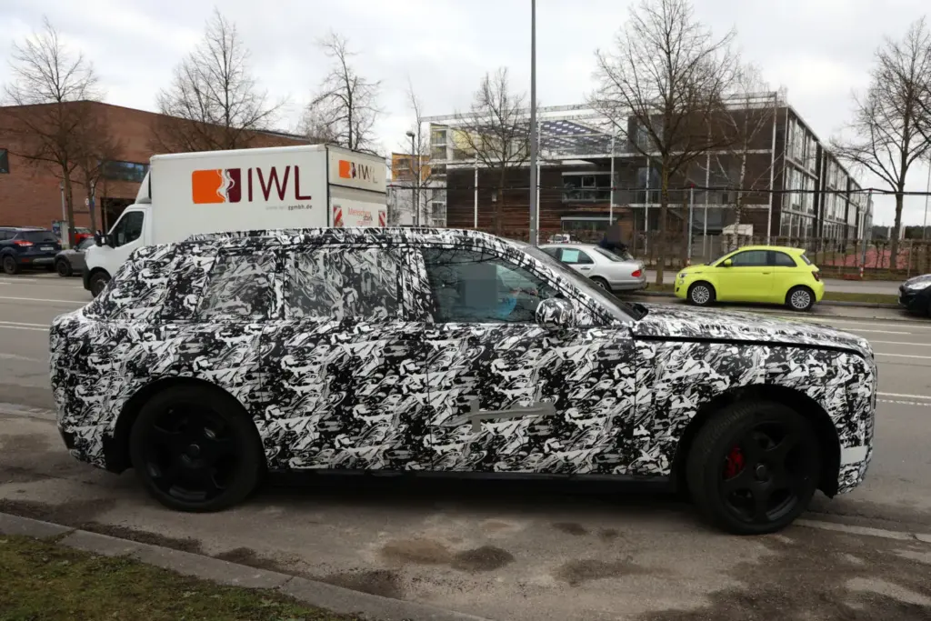 El primer SUV eléctrico de Rolls-Royce desvela uno de sus secretos 23 Motor16 Rolls Royce SUV EV 21 Motor16