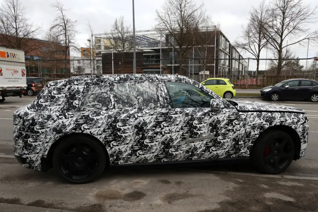 El primer SUV eléctrico de Rolls-Royce desvela uno de sus secretos 24 Motor16 Rolls Royce SUV EV 23 Motor16