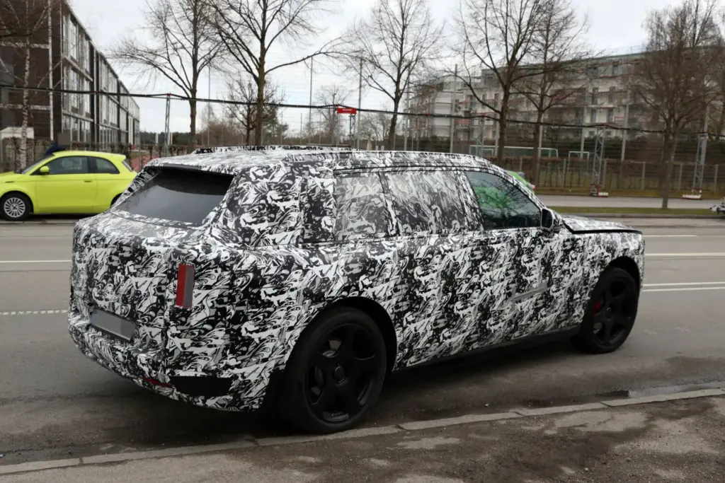 El primer SUV eléctrico de Rolls-Royce desvela uno de sus secretos 26 Motor16 Rolls Royce SUV EV 25 Motor16