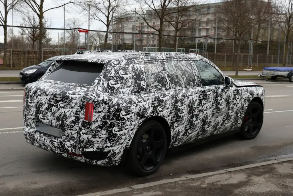 El primer SUV eléctrico de Rolls-Royce desvela uno de sus secretos 3 Motor16 Rolls Royce SUV EV 26 Motor16
