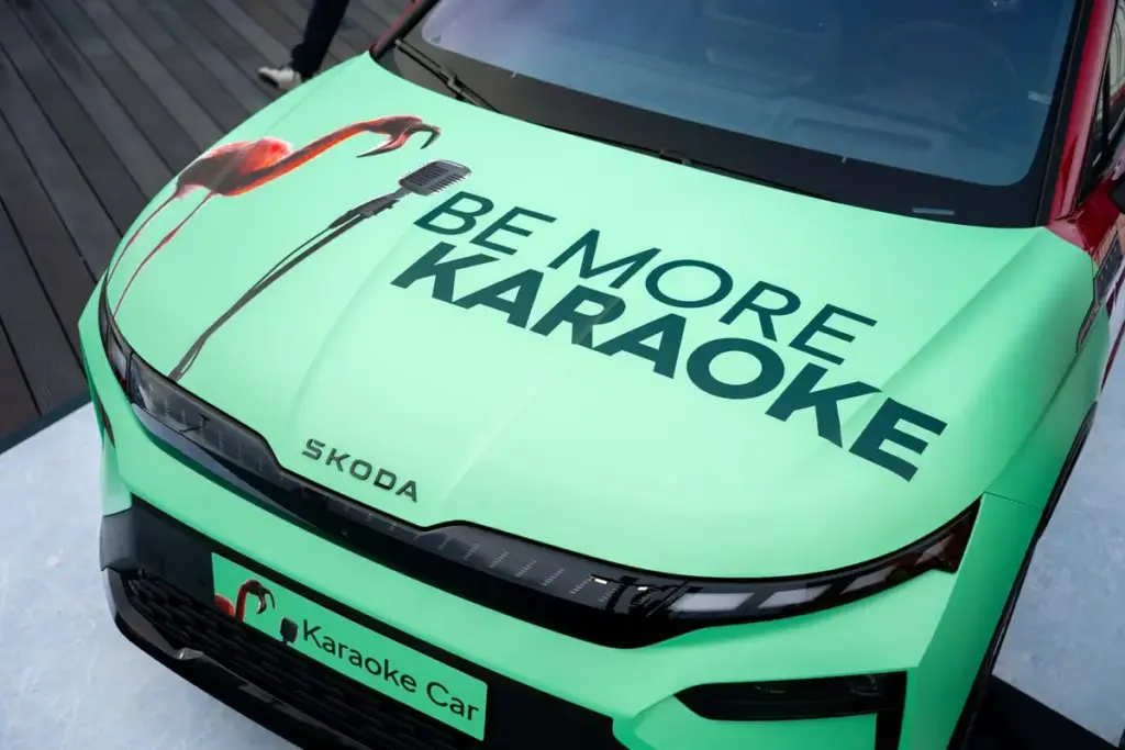 Škoda convierte su eléctrico Elroq en un karaoke para el Mundial de Hockey sobre Hielo 6 Motor16 SKODA Mundial de Hockey sobre Hielo elroq karaoke1 Motor16