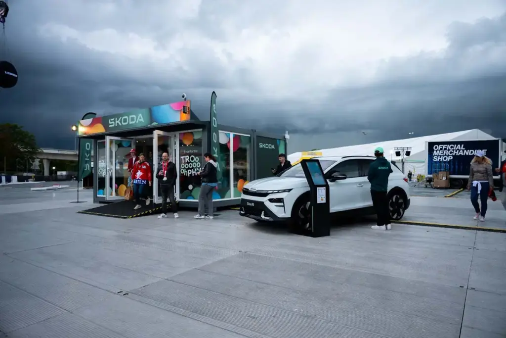 Škoda convierte su eléctrico Elroq en un karaoke para el Mundial de Hockey sobre Hielo 16 Motor16 SKODA Mundial de Hockey sobre Hielo elroq karaoke14 Motor16