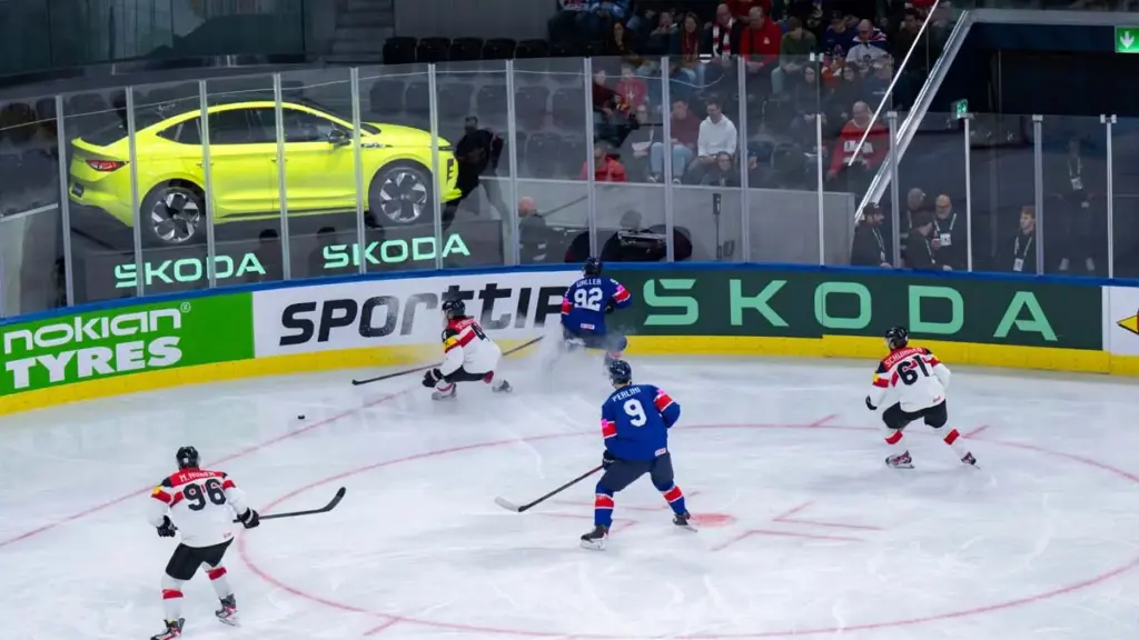 Škoda convierte su eléctrico Elroq en un karaoke para el Mundial de Hockey sobre Hielo 3 Motor16 Škoda, Mundial de Hockey sobre hielo, Elroq