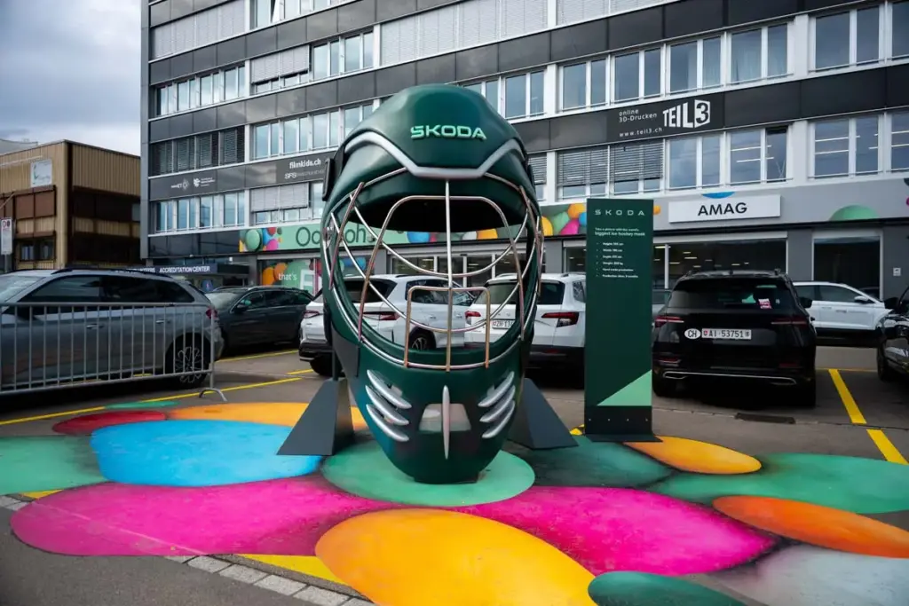 Škoda convierte su eléctrico Elroq en un karaoke para el Mundial de Hockey sobre Hielo 2 Motor16 Škoda, Mundial de Hockey sobre hielo, Elroq