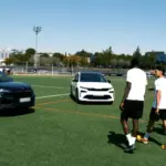 Los jugadores del Valencia CF estrenan los nuevos Škoda Enyaq Coupé eléctrico y Kodiaq mild-hybrid