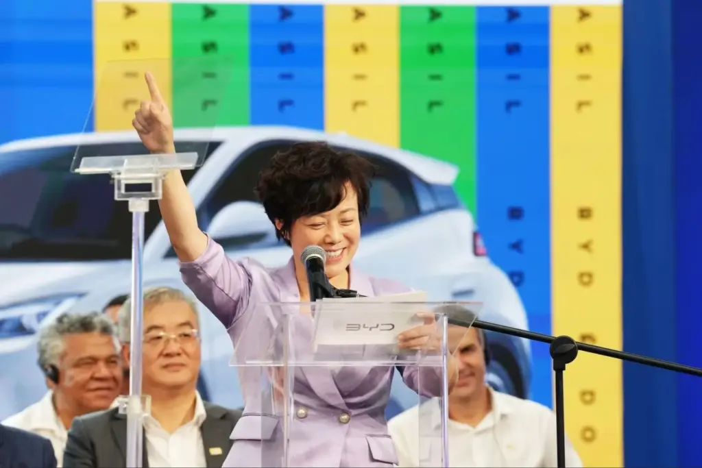 BYD busca al mejor director de cine debutante del mundo, que recibirá 40.000 euros de premio 2 Motor16 Stella Li, BYD