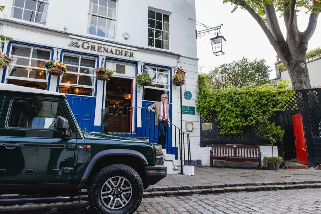 El pub londinense donde nació el INEOS Grenadier ya es "World Origin Site" 1 Motor16 INEOS Grenadier, Sir Jim Ratcliffe, pub