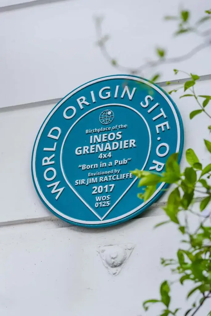 El pub londinense donde nació el INEOS Grenadier ya es "World Origin Site" 2 Motor16 INEOS Grenadier, pub