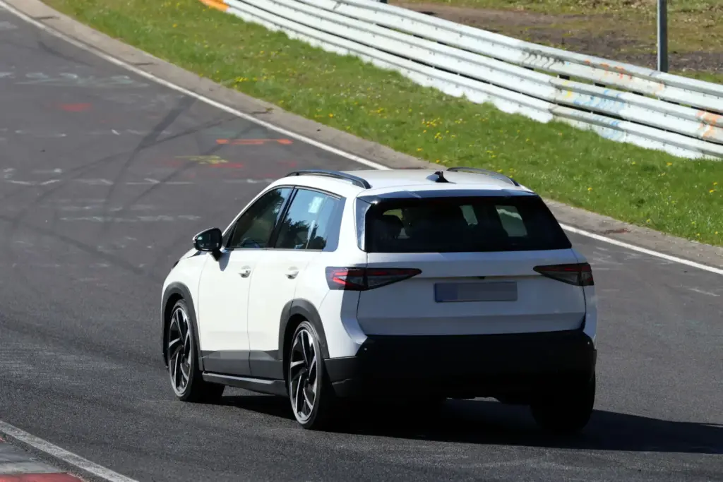 Skoda Epiq 2026 espia Nurburgring 12 Motor16