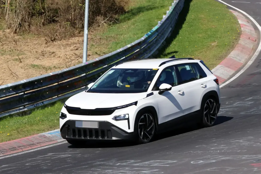 Skoda Epiq 2026 espia Nurburgring 5 Motor16