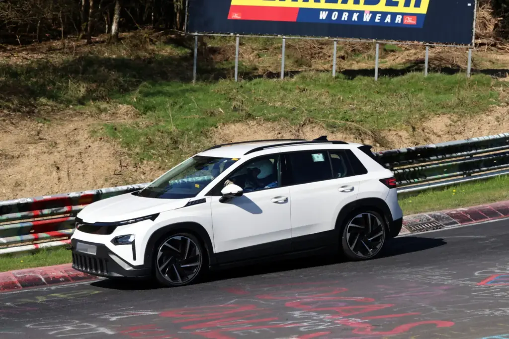 Skoda Epiq 2026 espia Nurburgring 6 Motor16
