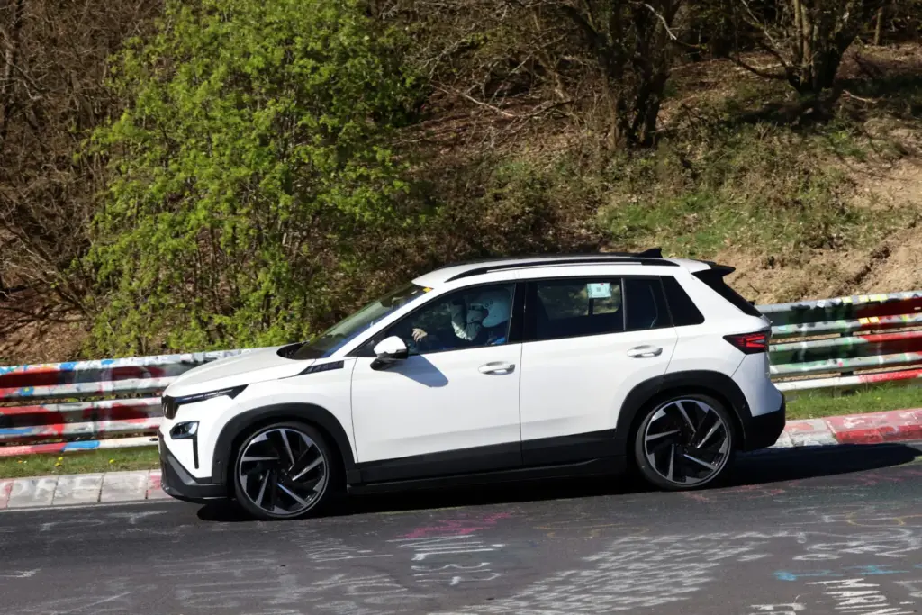 Skoda Epiq 2026 espia Nurburgring 7 Motor16