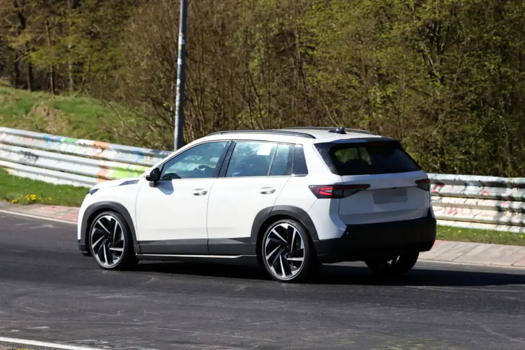 Skoda Epiq 2026 espia Nurburgring 9 Motor16