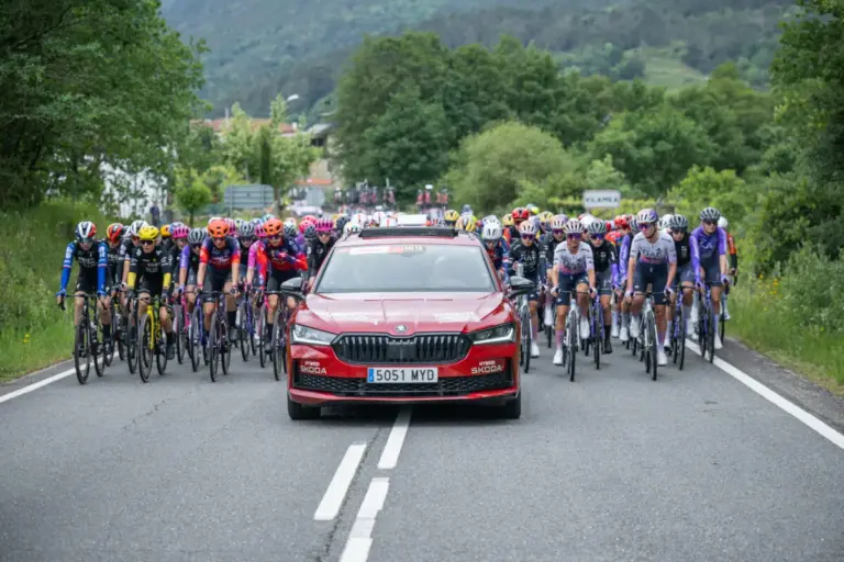Škoda electrifica La Vuelta Femenina y el maillot verde lleva su nombre