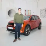 Jaime Monge, el artista que encandiló a Jeff Bezzos, subasta su Opel Frontera personalizado en Cannes
