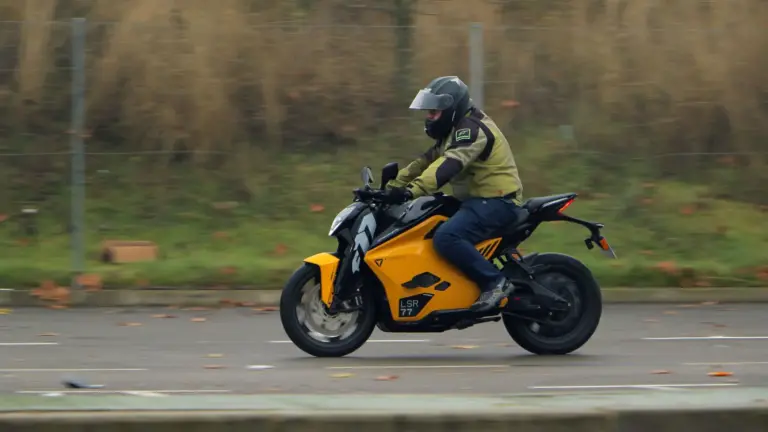 Prueba de la Ultraviolette F77 Mach 2 Recon: La deportividad del futuro ya está aquí