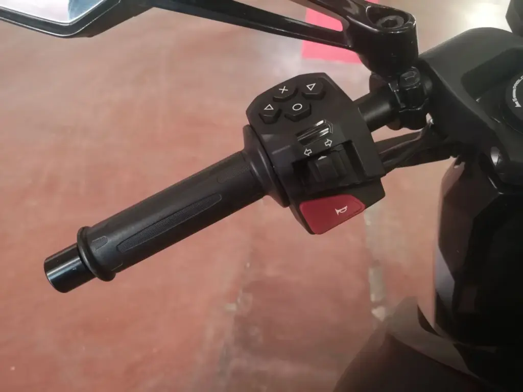 Prueba de la Ultraviolette F77 Mach 2 Recon: La deportividad del futuro ya está aquí 5 Motor16 Ultraviolette F77 Mach2 Recon prueba 6 Motor16
