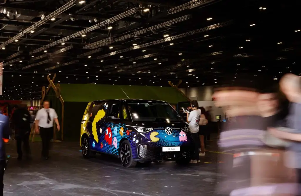 PAC-MAN cumple 45 años y Volkswagen le rinde un homenaje con un ID. Buzz personalizado 3 Motor16 Volkswagen ID. Buzz, PAC-MAN, AirConsole