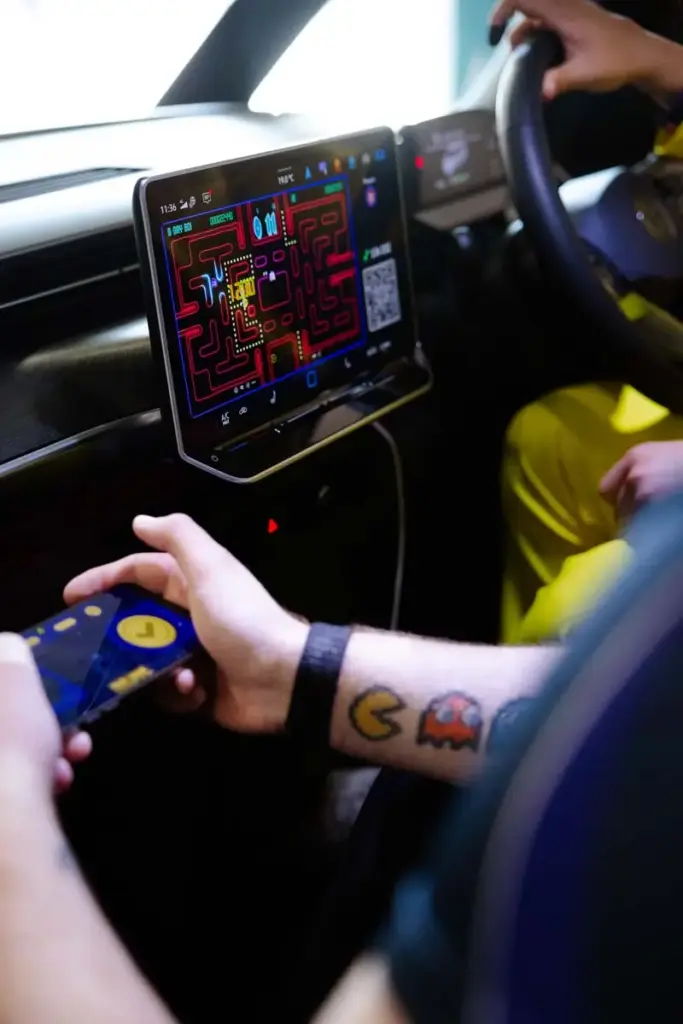 PAC-MAN cumple 45 años y Volkswagen le rinde un homenaje con un ID. Buzz personalizado 2 Motor16 Volkswagen ID. Buzz, PAC-MAN, AirConsole