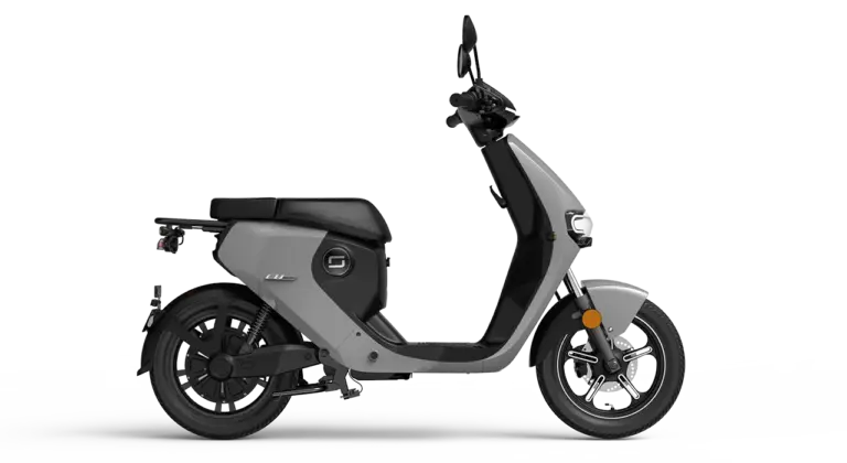 Vmoto CU: el scooter eléctrico que moderniza el Vespino con pedales opcionales