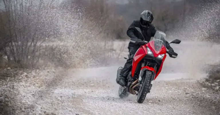 CFMoto 700MT ADV vs Moto Morini X-Cape 700: 3 diferencias clave que inclinan la compra de estas trail